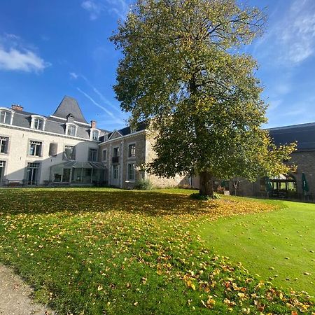 La Chambre Et Le Studio Du Chateau Du Golf De Bernalmont Liege Bagian luar foto