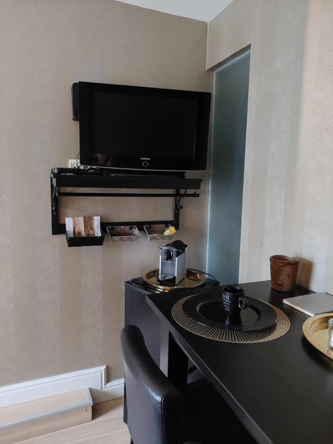 La Chambre Et Le Studio Du Chateau Du Golf De Bernalmont Liege Bagian luar foto