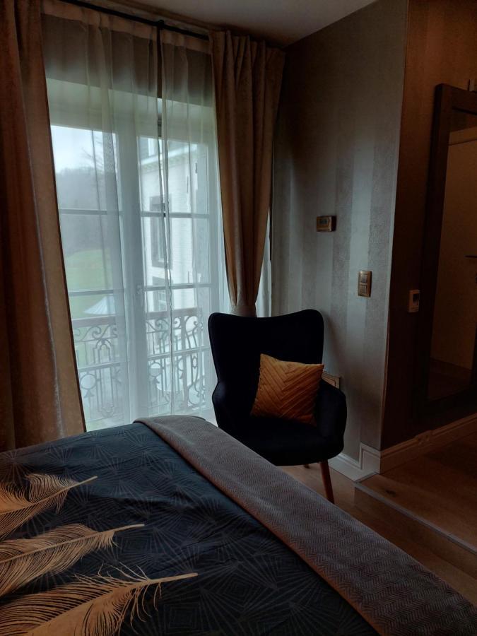 La Chambre Et Le Studio Du Chateau Du Golf De Bernalmont Liege Bagian luar foto