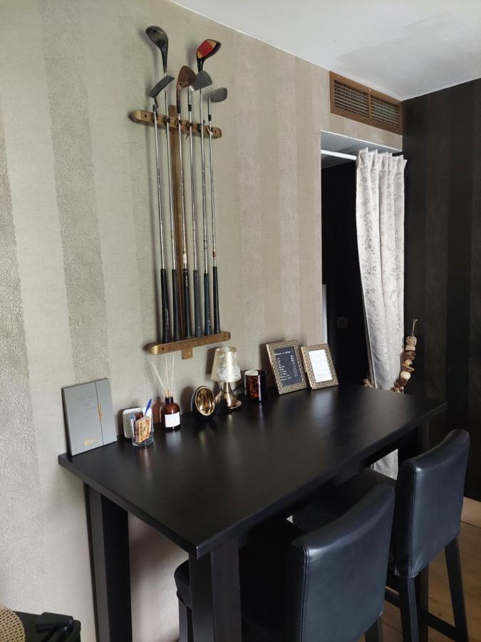 La Chambre Et Le Studio Du Chateau Du Golf De Bernalmont Liege Bagian luar foto