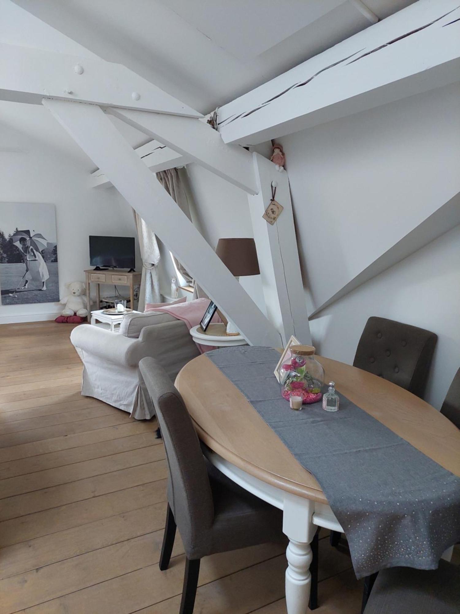 La Chambre Et Le Studio Du Chateau Du Golf De Bernalmont Liege Ruang foto